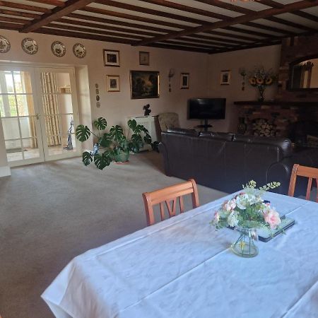 Primroses, Wood Farm Villa Shipdham ภายนอก รูปภาพ